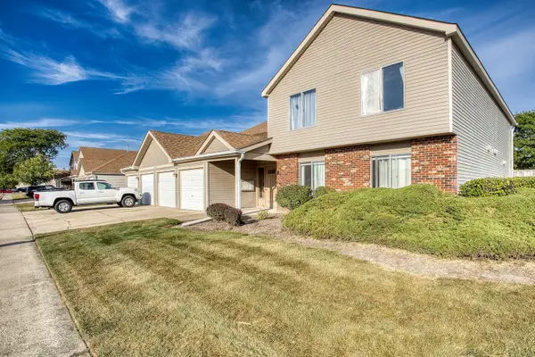 7070 Newport Drive #203, Woodridge, IL 60517