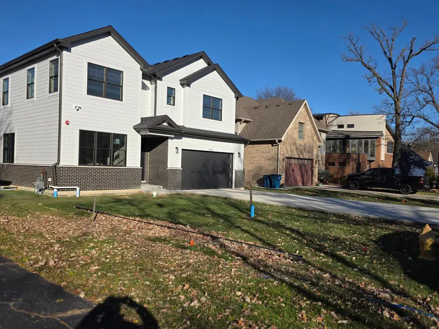 926 E Crest Avenue, Addison, IL 60101 - Image #2