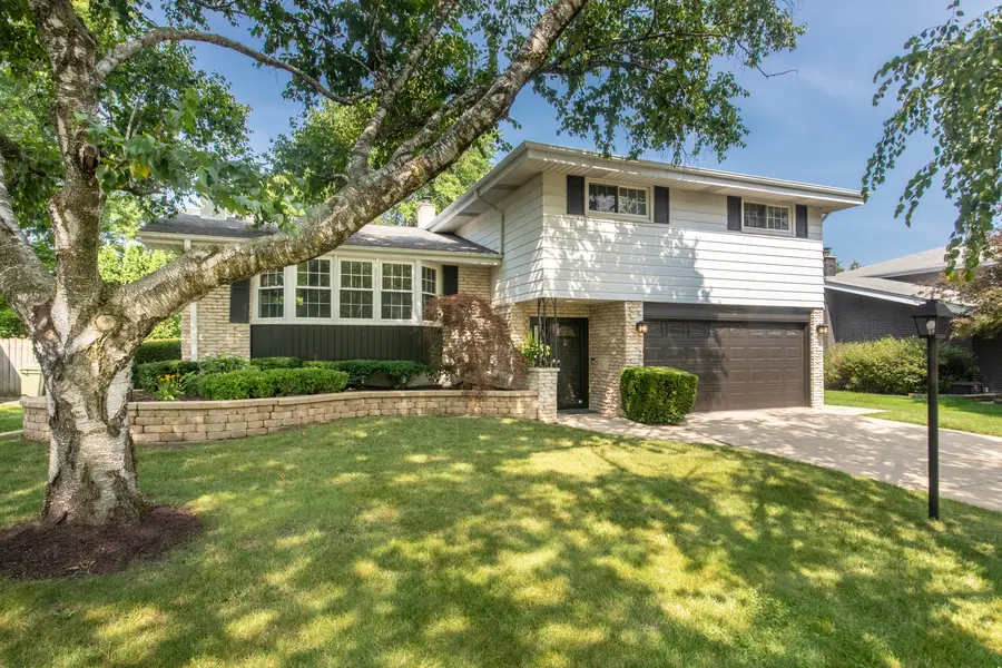 1008 N Newberry Lane, Mount Prospect, IL 60056 - Image #2