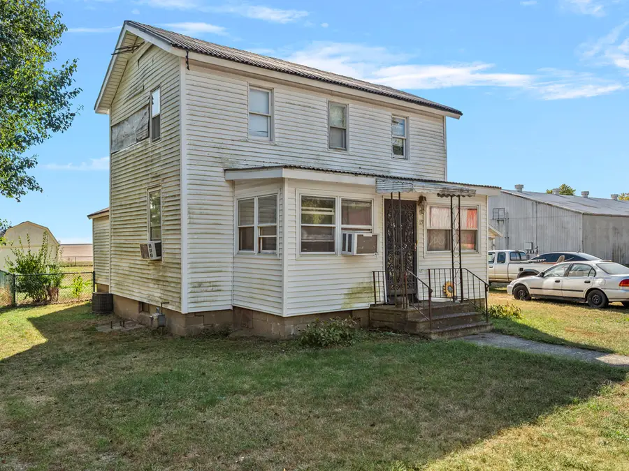 215 Grove Street, Weldon, IL 61882 - Image #2