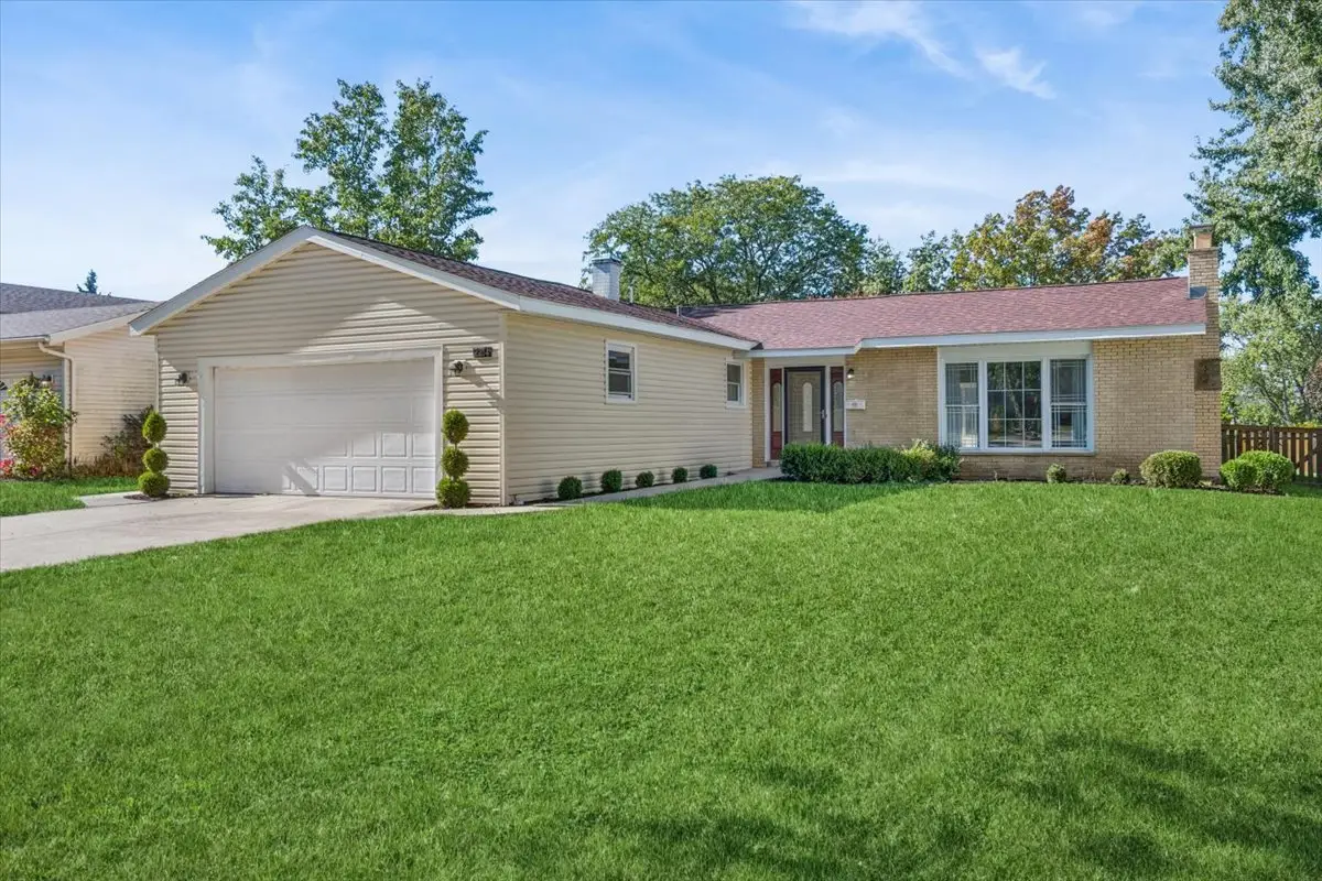 2214 Kingston Drive, Wheaton, IL 60189 - Image #1