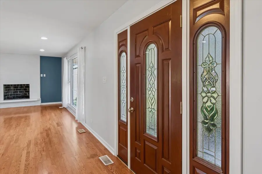 2214 Kingston Drive, Wheaton, IL 60189 - Image #2