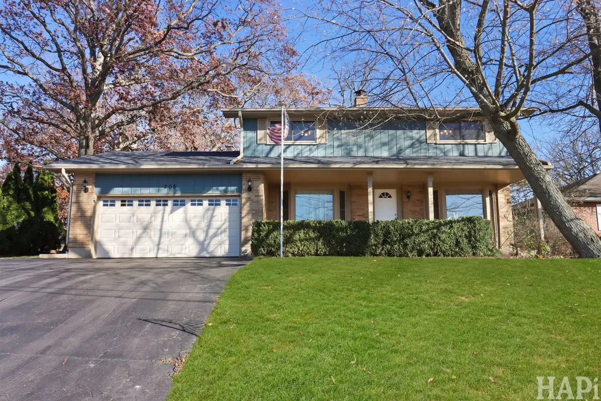 205 Lake Shore Drive, Lindenhurst, IL 60046 - Image #1