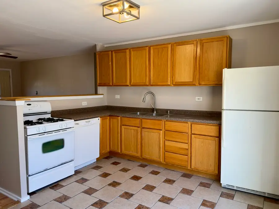 434 Montrose Drive, Romeoville, IL 60446 - Image #2