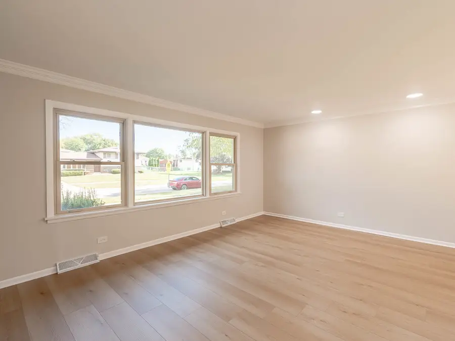 978 Sycamore Lane, Bartlett, IL 60103 - Image #3