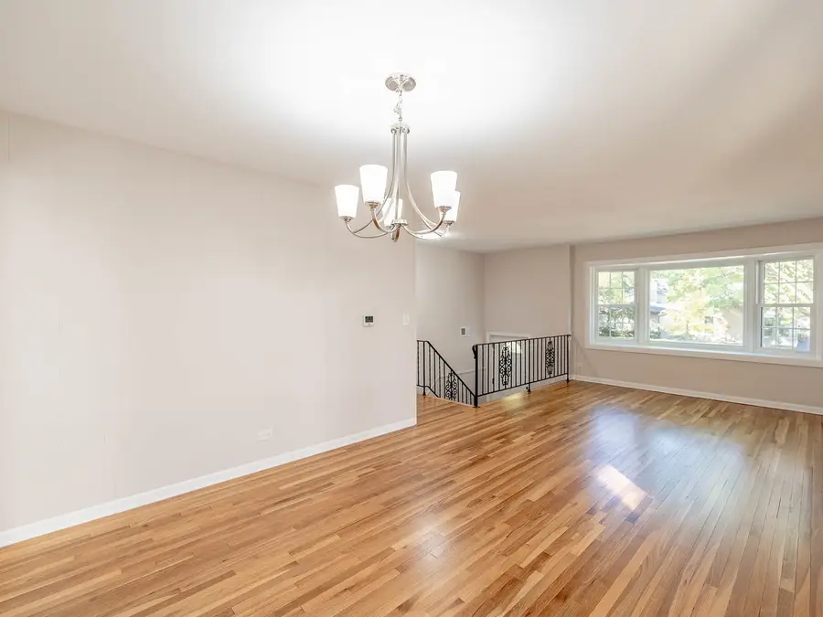 1355 S Dunton Avenue, Arlington Heights, IL 60005 - Image #2