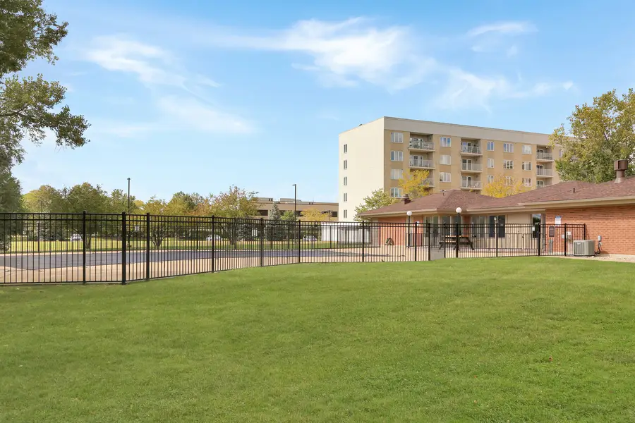 2000 Saint Regis Drive #6G, Lombard, IL 60148 - Image #3