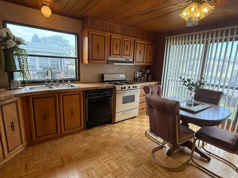 608 Tanglewood Road, Matteson, IL 60443 - Image #2