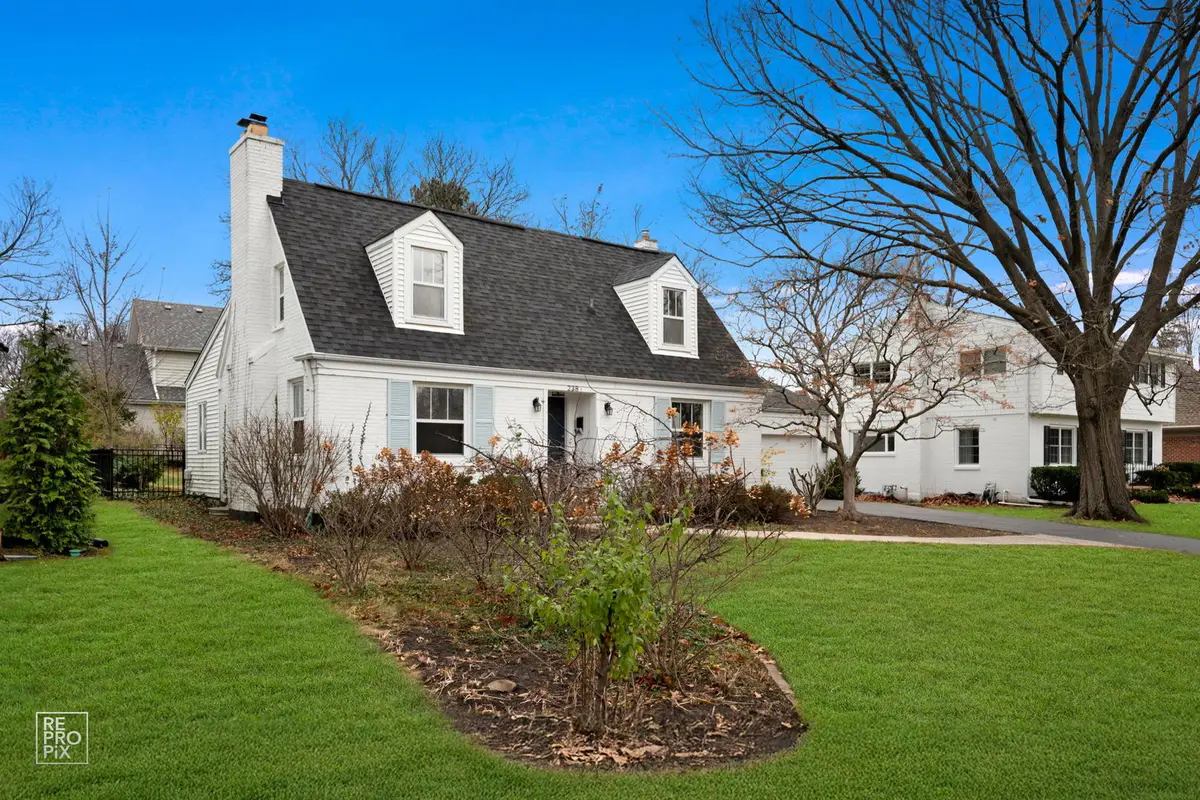 238 Grant Avenue, Clarendon Hills, IL 60514 - Image #1