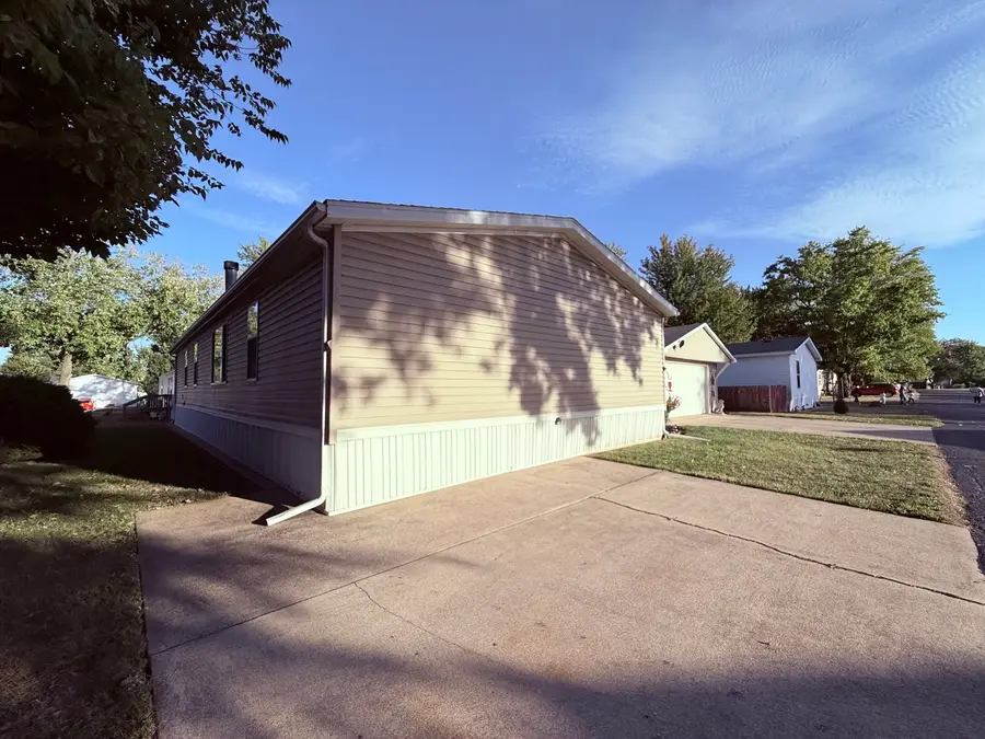 2416 22nd Street, Bloomington, IL 61704 - Image #2