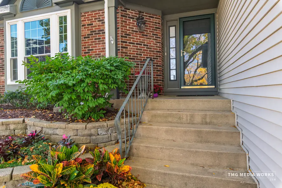 300 Churchill Lane, Aurora, IL 60504 - Image #2