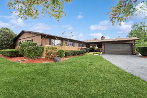 5441 S Edgewood Avenue, La Grange Highlands, IL 60525