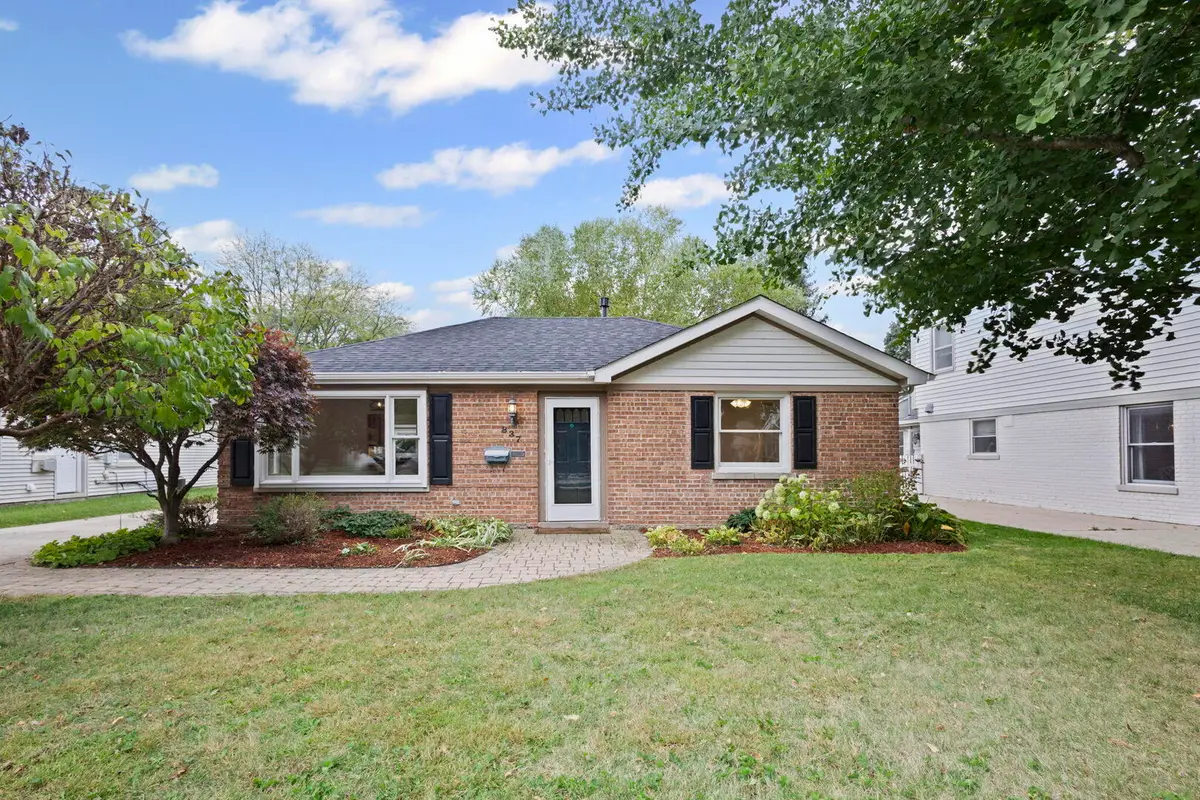 837 E Rockland Road, Libertyville, IL 60048 - Image #1