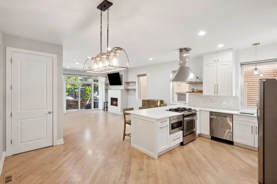 3052 N Oakley Avenue #1, Chicago, IL 60618 - Image #2