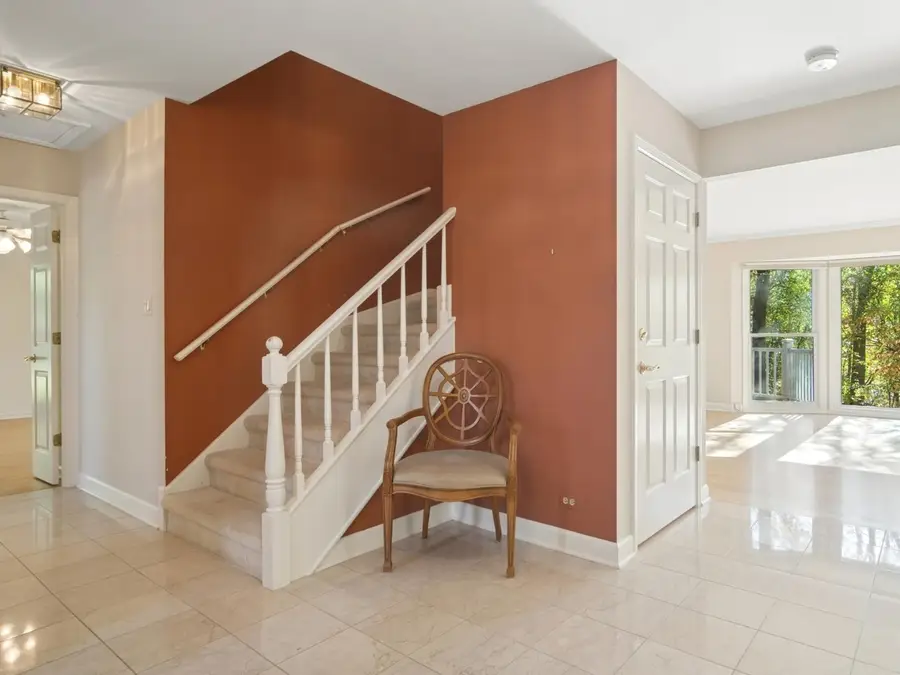 205 Bradford Court, Lake Bluff, IL 60044 - Image #2