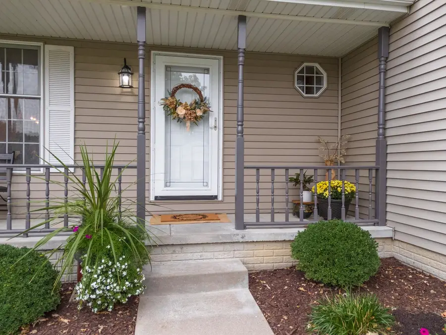 8 Edgewood Court, Bloomington, IL 61701 - Image #2