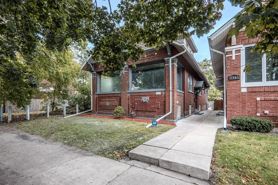 7345 S Bennett Avenue, Chicago, IL 60649 - Image #2