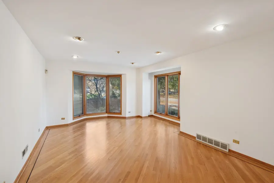 6148 N Lowell Avenue, Chicago, IL 60646 - Image #2