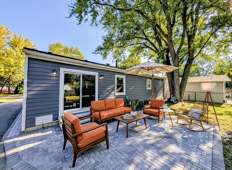 1005 Valley Stream Drive, Wheeling, IL 60090 - Image #2