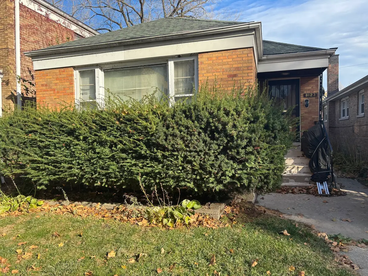 8123 S Kingston Avenue, Chicago, IL 60617 - Image #1