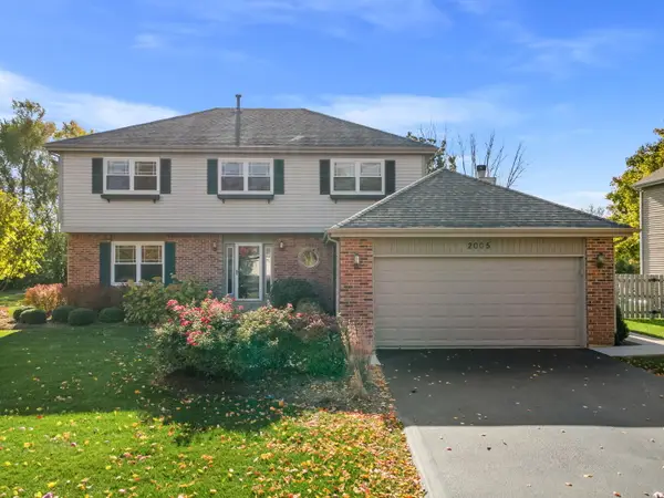 2005 Glenmoor Drive, West Dundee, IL 60118