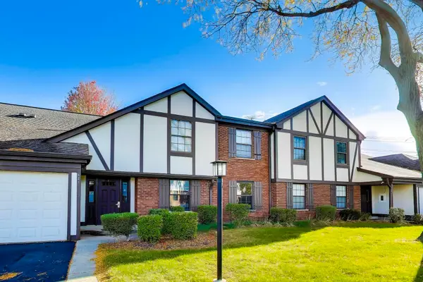 321 Woodbury Court #D2, Schaumburg, IL 60193