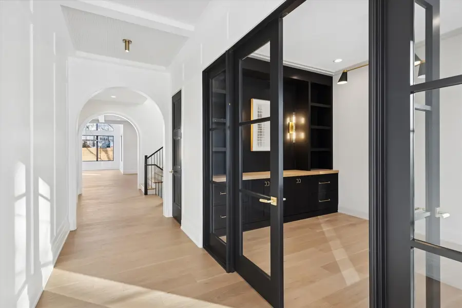 147 N Myrtle Avenue, Elmhurst, IL 60126 - Image #2