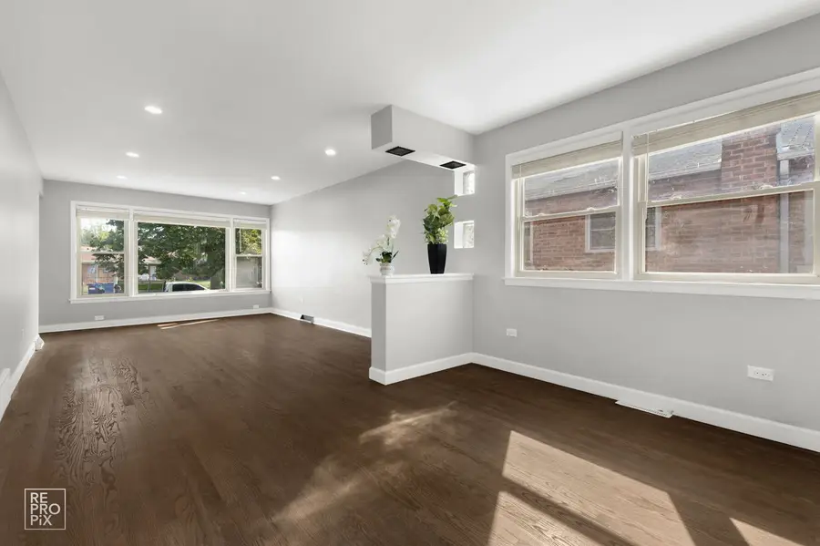 9134 S Marquette Avenue, Chicago, IL 60617 - Image #2