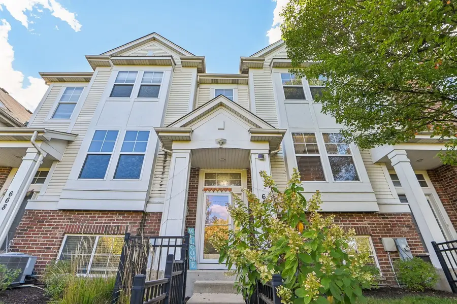 664 Grosvenor Lane, Aurora, IL 60504 - Image #2