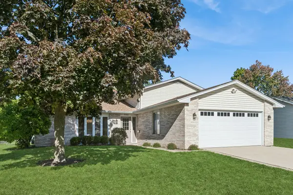 700 Country Lane N, Roselle, IL 60172