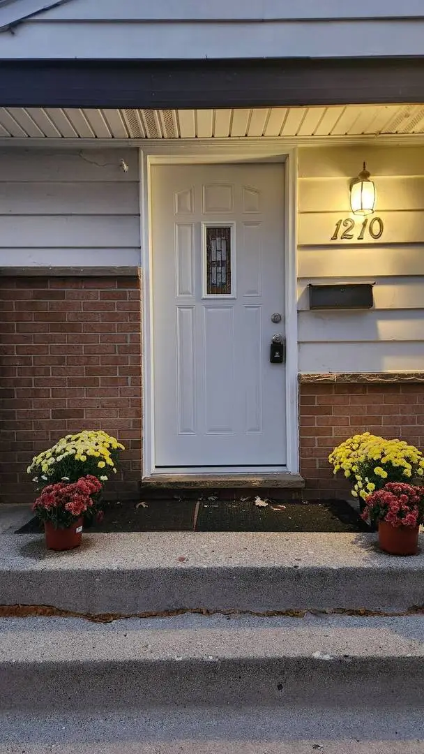 1210 Mohawk Drive, Elgin, IL 60120 - Image #3