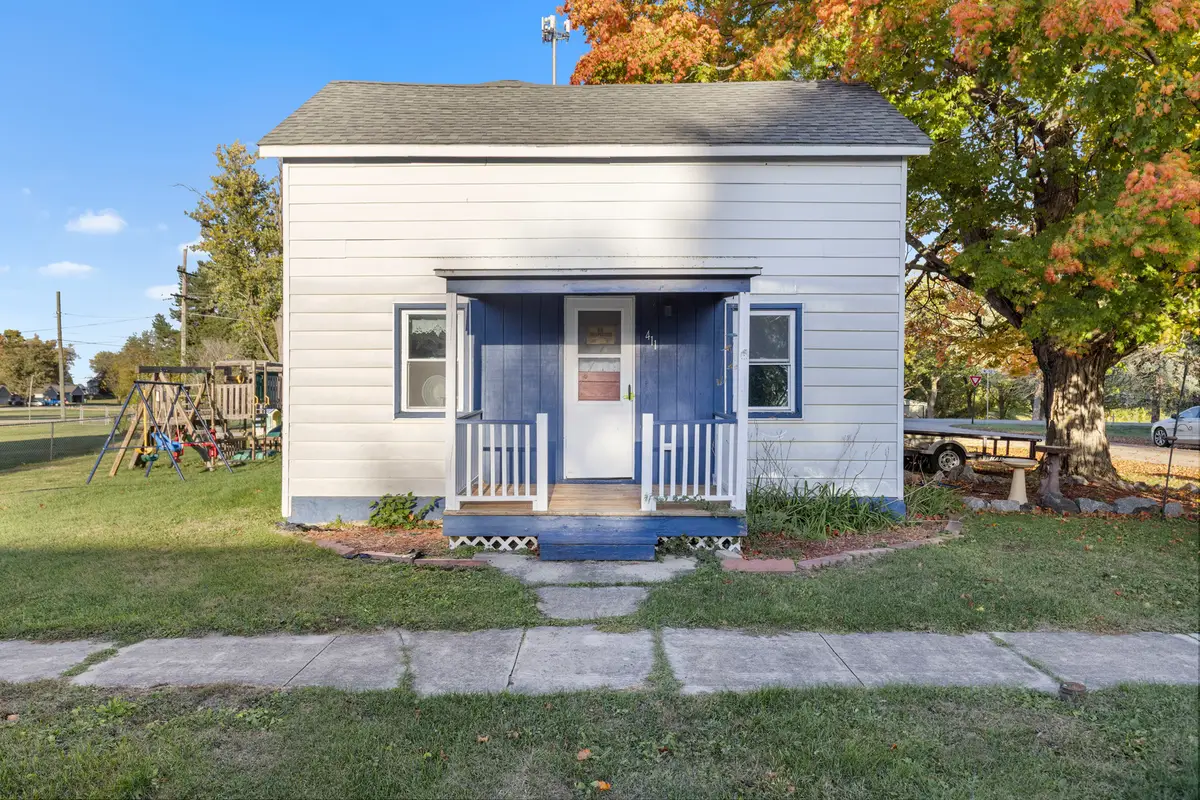 411 S Walnut Avenue, Forreston, IL 61030 - Image #1