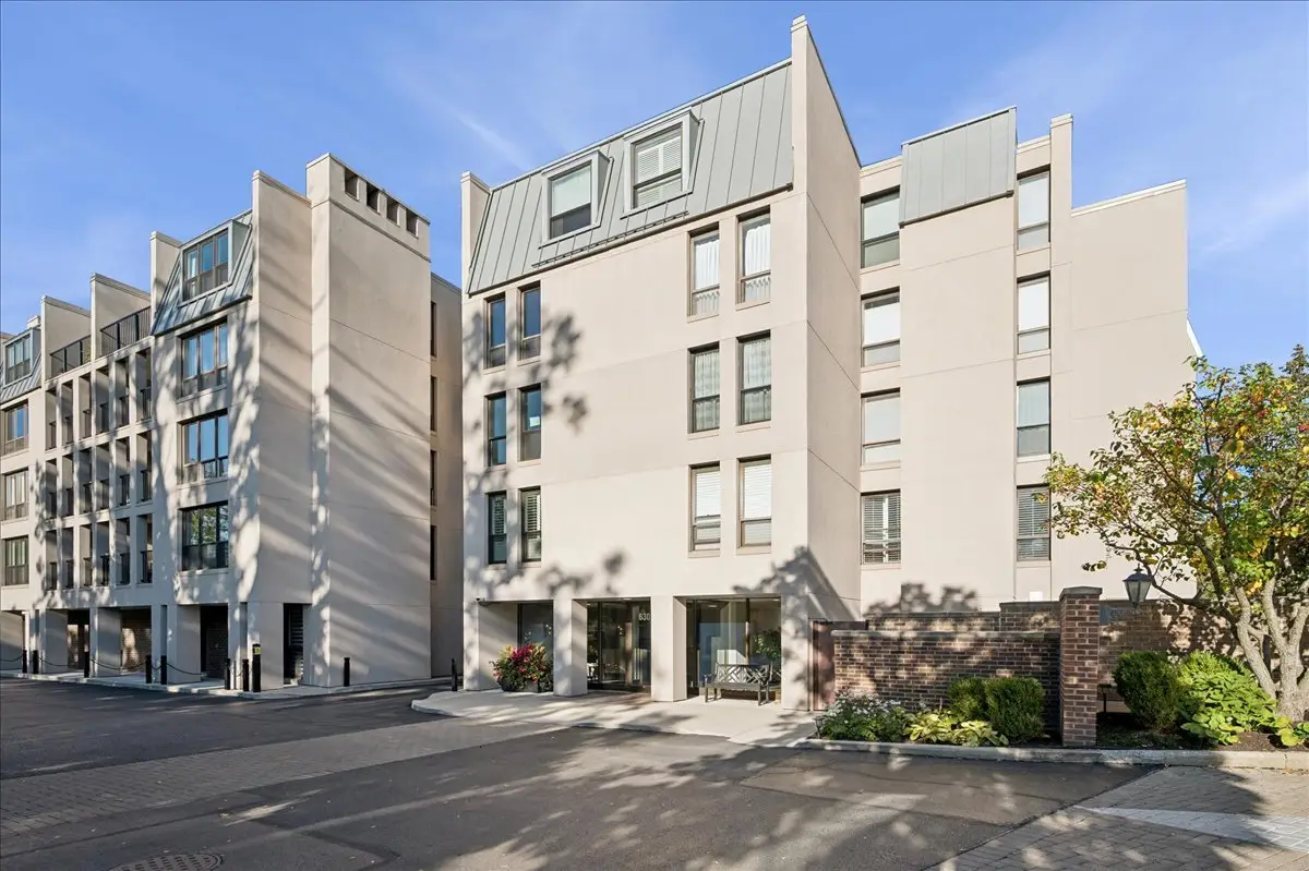 630 Winnetka Mews #402, Winnetka, IL 60093 - Image #1