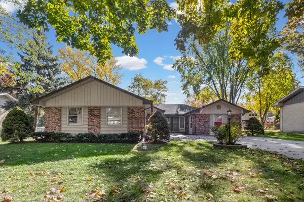 715 E Valley Lane, Arlington Heights, IL 60004