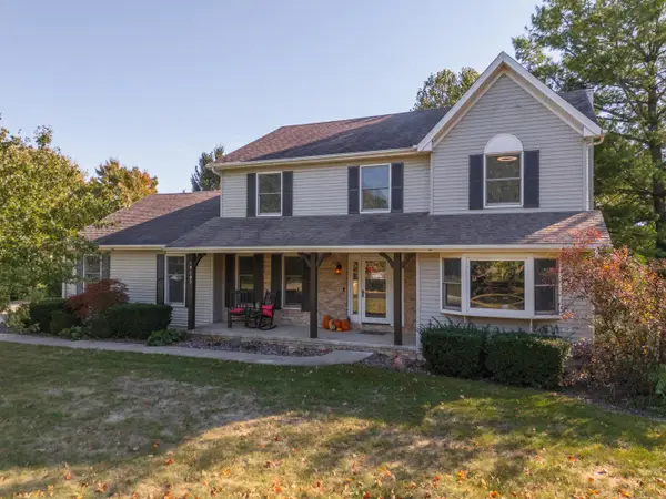 19107 Brentwood Drive, Bloomington, IL 61705