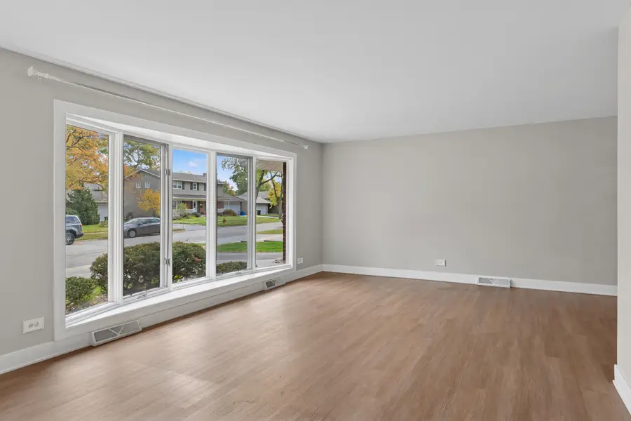 6410 Macarthur Drive, Woodridge, IL 60517 - Image #3