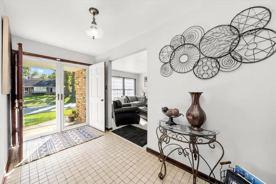 71 Hereford Drive, Crete, IL 60417 - Image #2