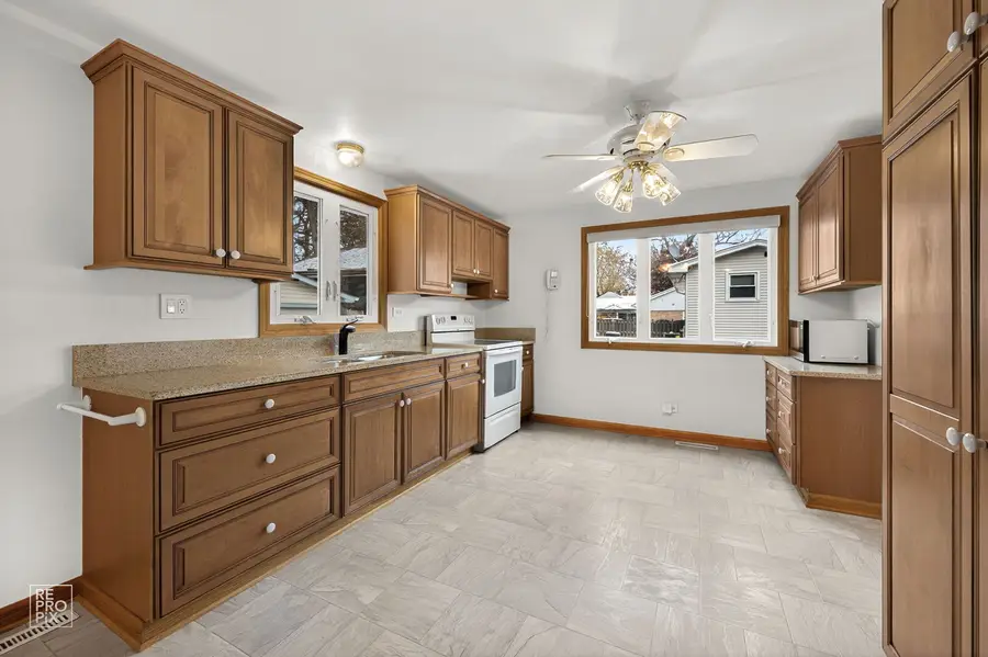 17954 W Big Oaks Road, Grayslake, IL 60030 - Image #3