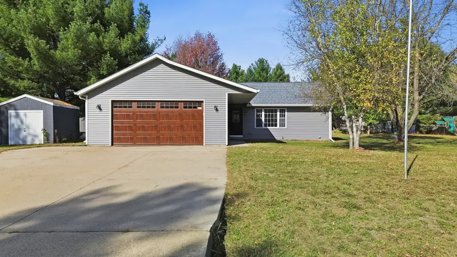 844 Hann Avenue, Dixon, IL 61021 - Image #2