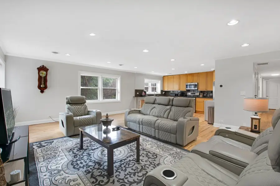 612 Mulford Street #203, Evanston, IL 60202 - Image #3