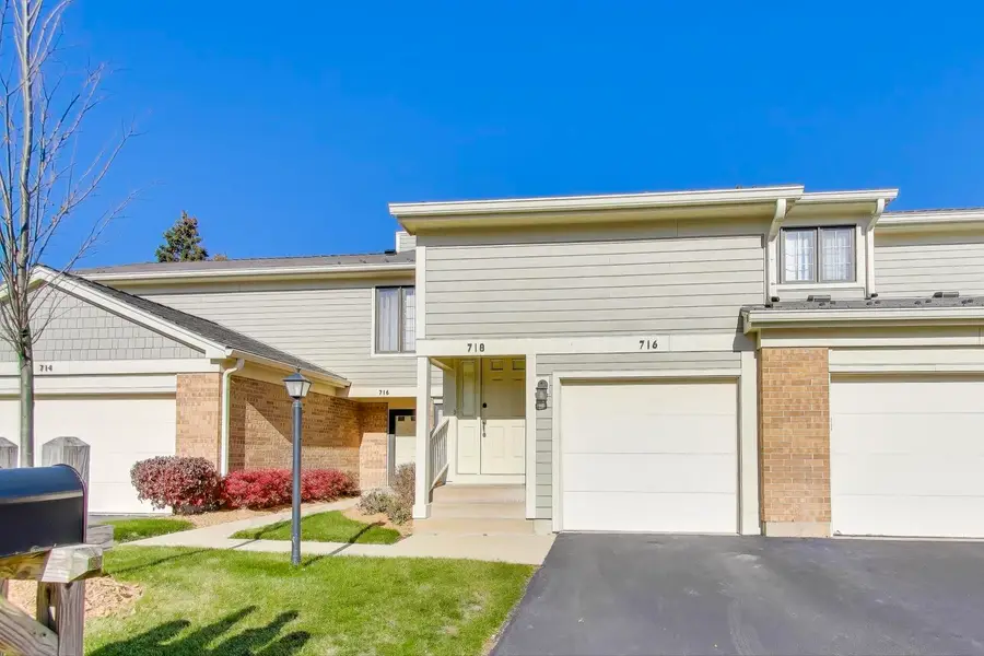 716 Ascot Court #104B, Libertyville, IL 60048 - Image #2