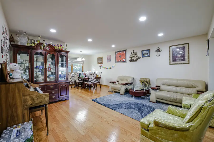 1205 E Camp Mcdonald Road, Prospect Heights, IL 60070 - Image #2