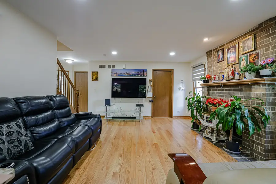 1205 E Camp Mcdonald Road, Prospect Heights, IL 60070 - Image #3