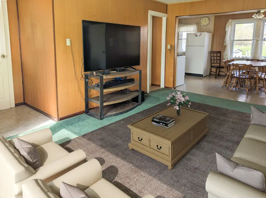 1485 S Burchard Avenue, Freeport, IL 61032 - Image #2