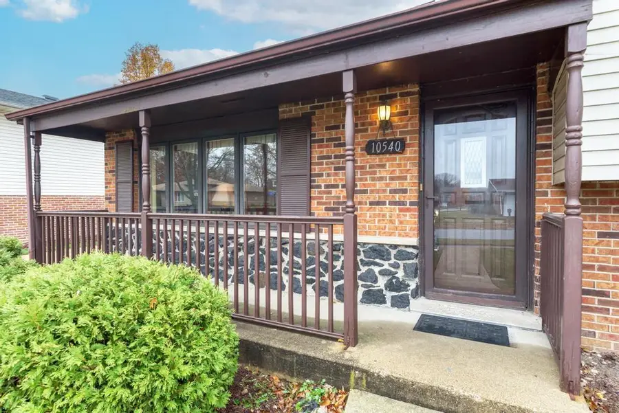 10540 S Sun Valley Court, Palos Hills, IL 60465 - Image #3