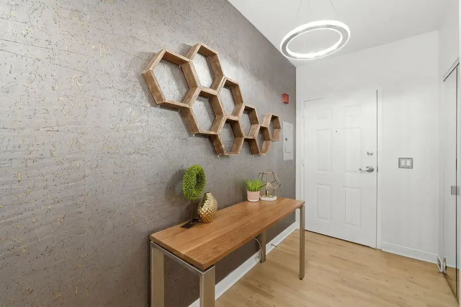 Address Withheld By Seller, Chicago, IL 60607 - #3