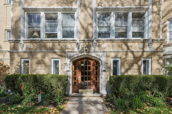 822 Washington Boulevard #3, Oak Park, IL 60302
