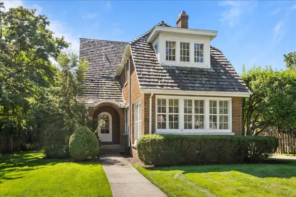 27 Logan Terrace, Golf, IL 60029