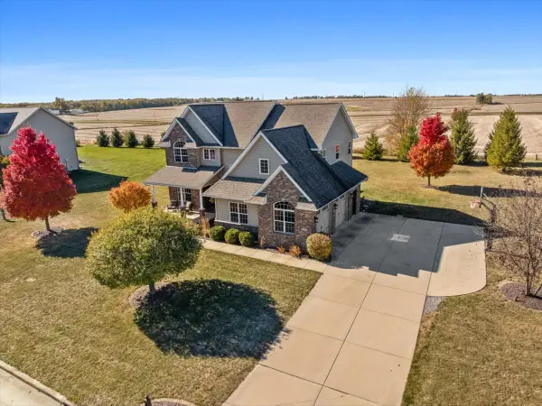 10484 Lyonheart Lane, Bloomington, IL 61705