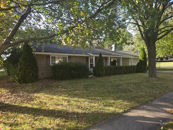 601 Country Lane, Bloomington, IL 61704